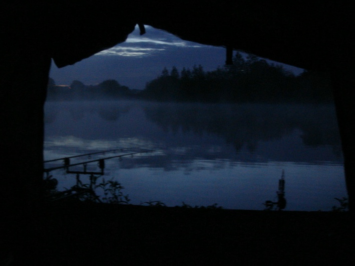 Picture showing Poolhall fishery at night from bivvy